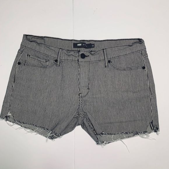 Levi's 524 Skinny Seersucker Cut Off Jean Shorts - Picture 8 of 15